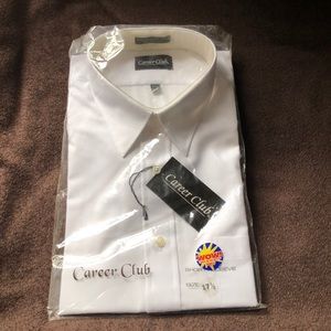 Short Sleeve Carrier Club dress shirt BRAND NEW.